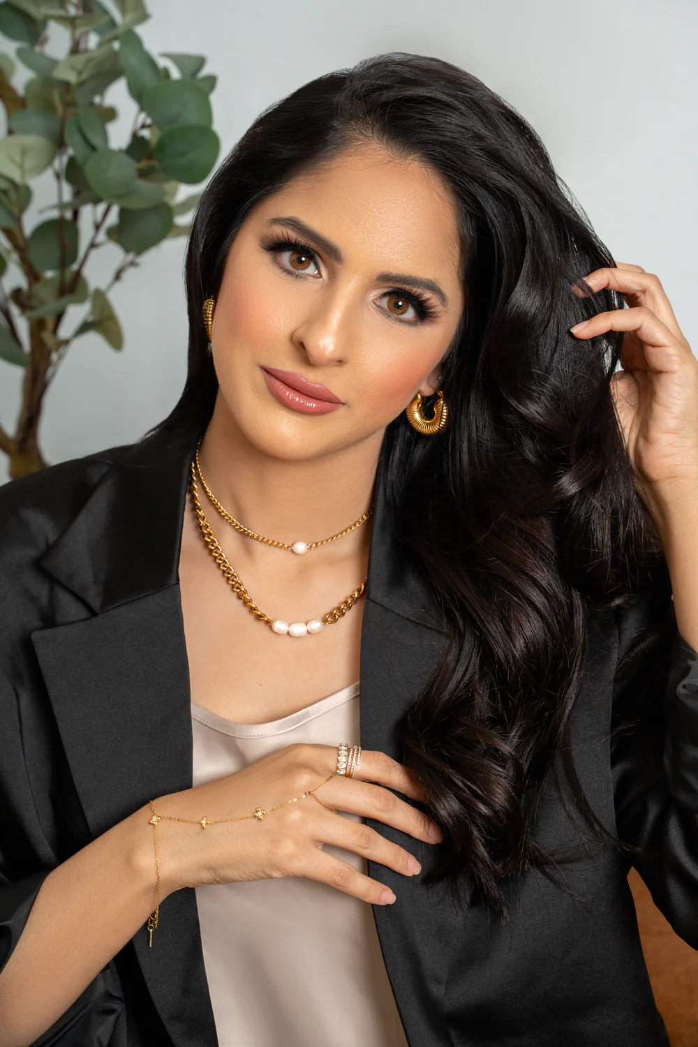 Izzy Pearl Gold Choker Necklace - Image 6