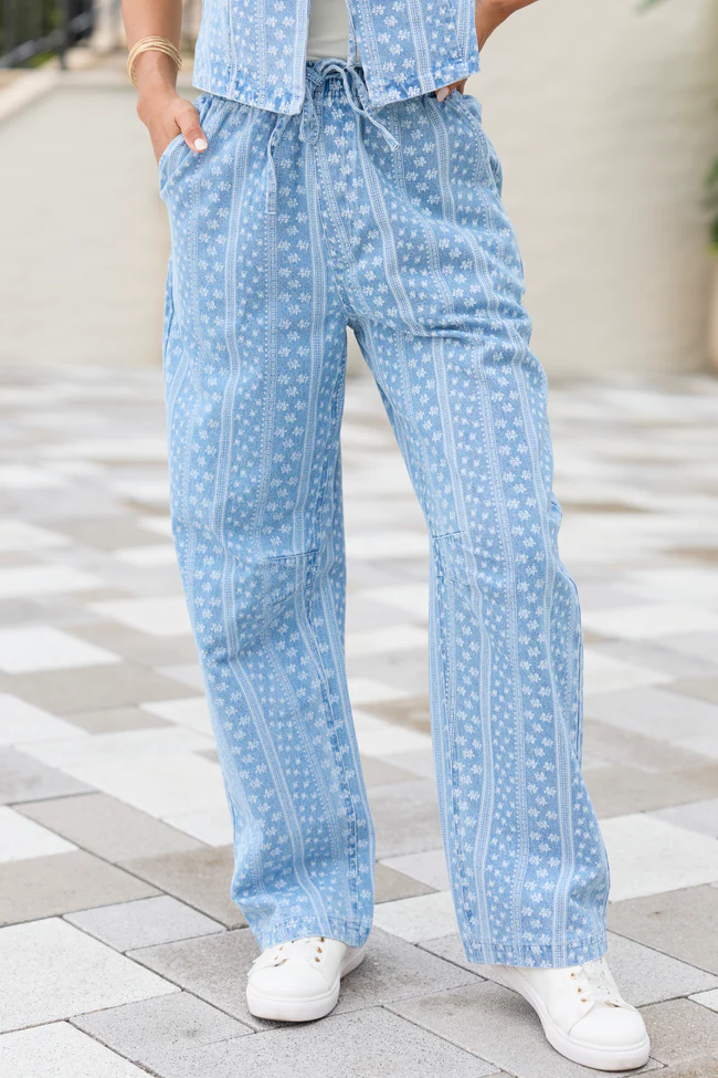 Maeve Blue And White Floral Printed Barrel Pull-On Jeans FINAL SALE - Image 2