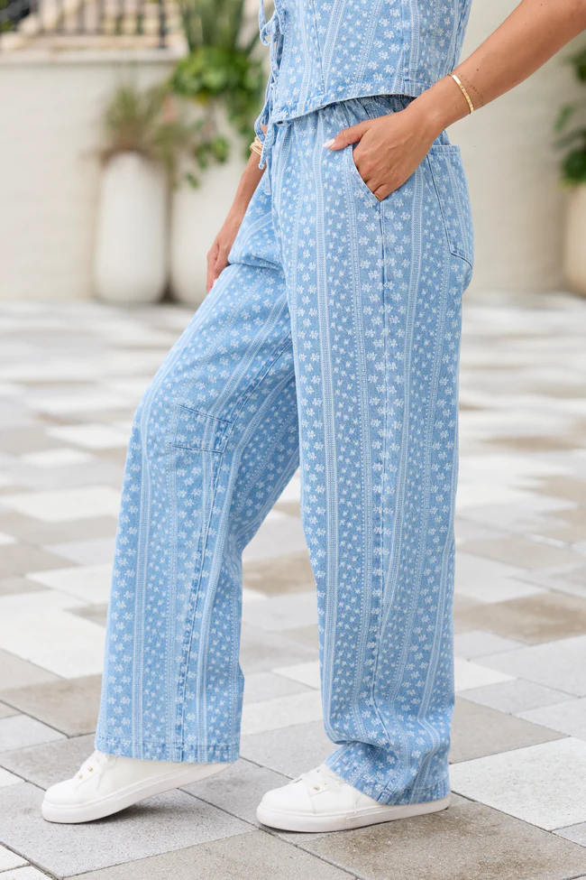 Maeve Blue And White Floral Printed Barrel Pull-On Jeans FINAL SALE - Image 3